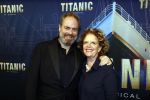 Almere 21 november 2021
Premiere van musical the Titanic in schouwburg Almere. Brigiite Kaandorp met partner