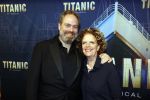 Almere 21 november 2021
Premiere van musical the Titanic in schouwburg Almere. Brigiite Kaandorp met partner
