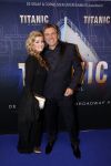Almere 21 november 2021
Premiere van musical the Titanic in schouwburg Almere. Brigitte Nijman met vriend