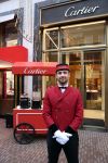 Amsterdam 4 december 2021
Cartier winkel in kerststijl op de PC Hooftstraat