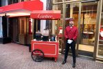 Amsterdam 4 december 2021
Cartier winkel in kerststijl op de PC Hooftstraat