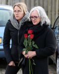 Emmeloord 10 december 2021
Begrafenis Arie Ribbens .Aanwezig zijn vrouw Cea Ribbens zijn dochter met gezin en oa Bonnie St Claire en Jacques Herb met zijn vrouw . De man van Bonnie Anne Jan Jongbloed verzorgt de uitvaart.