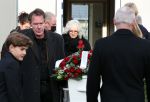 Emmeloord 10 december 2021
Begrafenis Arie Ribbens .Aanwezig zijn vrouw Cea Ribbens zijn dochter met gezin en oa Bonnie St Claire en Jacques Herb met zijn vrouw . De man van Bonnie Anne Jan Jongbloed verzorgt de uitvaart.