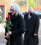 Emmeloord 10 december 2021
Begrafenis Arie Ribbens .Aanwezig zijn vrouw Cea Ribbens zijn dochter met gezin en oa Bonnie St Claire en Jacques Herb met zijn vrouw . De man van Bonnie Anne Jan Jongbloed verzorgt de uitvaart.