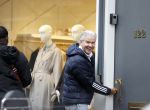 Amstetrdam 24 november 2021
Dries Roelvink bij zijn huis op de PC hooftstraat