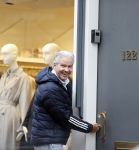 Amstetrdam 24 november 2021
Dries Roelvink bij zijn huis op de PC hooftstraat