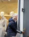 Amstetrdam 24 november 2021
Dries Roelvink bij zijn huis op de PC hooftstraat