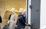 Amstetrdam 24 november 2021
Dries Roelvink bij zijn huis op de PC hooftstraat