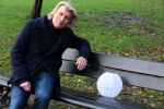 Amsterdam 3 december 2021
Anouk Smulders heeft opnames voor SBS6 programma inzake het KWF . Hans Klok heeft lampion bij voor zijn overleden assistente Nathalie Hoop.