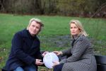 Amsterdam 3 december 2021
Anouk Smulders heeft opnames voor SBS6 programma inzake het KWF . Hans Klok heeft lampion bij voor zijn overleden assistente Nathalie Hoop.
