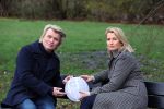 Amsterdam 3 december 2021
Anouk Smulders heeft opnames voor SBS6 programma inzake het KWF . Hans Klok heeft lampion bij voor zijn overleden assistente Nathalie Hoop.