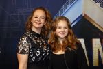 Almere 21 november 2021
Premiere van musical the Titanic in schouwburg Almere. Hilke Bierman met dochter Diaferia en haar man