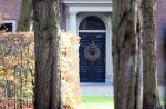 Den Haag 7 december 2021
Prinses Amalia is vandaag 18 jaar oud geworden . Prinses Amalia is met haar moeder Koningin Maxima wezen winkelen . Kerstboom en kerstversiering bij Huis ten Bosch
