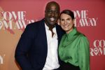 Rotterdam 18 november 2021
Premiere Come from away in het nieuwe Luxor theater.
Iris v d Ende kwam met haar man Vincent