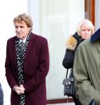 Emmeloord 10 december 2021
Begrafenis Arie Ribbens .Aanwezig zijn vrouw Cea Ribbens zijn dochter met gezin en oa Bonnie St Claire en Jacques Herb met zijn vrouw . De man van Bonnie Anne Jan Jongbloed verzorgt de uitvaart.
