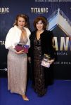 Almere 21 november 2021
Premiere van musical the Titanic in schouwburg Almere. Janke Dekker met dochter