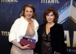 Almere 21 november 2021
Premiere van musical the Titanic in schouwburg Almere. Janke Dekker met dochter