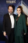 Almere 21 november 2021
Premiere van musical the Titanic in schouwburg Almere. Job Bovenlander met partner Chava voor in 't Holt