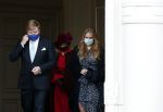 Den Haag 8 december 2021
Prinses Amalia arriveert voor de buitengewone vergadering van de Raad van State. Naast de prinses waren ook koning Willem Alexander en koningin Maxima bij de buitengewone vergadering aanwezig.
Na de vergadering ging Amalia in de tuin een boom planten.