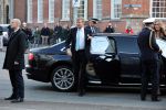 Den Haag 8 december 2021
Prinses Amalia arriveert voor de buitengewone vergadering van de Raad van State. Naast de prinses waren ook koning Willem Alexander en koningin Maxima bij de buitengewone vergadering aanwezig.
Na de vergadering ging Amalia in de tuin een boom planten.