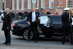Den Haag 8 december 2021
Prinses Amalia arriveert voor de buitengewone vergadering van de Raad van State. Naast de prinses waren ook koning Willem Alexander en koningin Maxima bij de buitengewone vergadering aanwezig.
Na de vergadering ging Amalia in de tuin een boom planten.