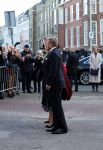 Den Haag 8 december 2021
Prinses Amalia arriveert voor de buitengewone vergadering van de Raad van State. Naast de prinses waren ook koning Willem Alexander en koningin Maxima bij de buitengewone vergadering aanwezig.
Na de vergadering ging Amalia in de tuin een boom planten.
