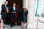 Den Haag 8 december 2021
Prinses Amalia arriveert voor de buitengewone vergadering van de Raad van State. Naast de prinses waren ook koning Willem Alexander en koningin Maxima bij de buitengewone vergadering aanwezig.
Na de vergadering ging Amalia in de tuin een boom planten.