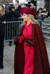 Den Haag 8 december 2021
Prinses Amalia arriveert voor de buitengewone vergadering van de Raad van State. Naast de prinses waren ook koning Willem Alexander en koningin Maxima bij de buitengewone vergadering aanwezig.
Na de vergadering ging Amalia in de tuin een boom planten.