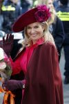 Den Haag 8 december 2021
Prinses Amalia arriveert voor de buitengewone vergadering van de Raad van State. Naast de prinses waren ook koning Willem Alexander en koningin Maxima bij de buitengewone vergadering aanwezig.
Na de vergadering ging Amalia in de tuin een boom planten.