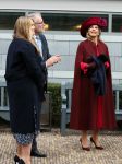 Den Haag 8 december 2021
Prinses Amalia arriveert voor de buitengewone vergadering van de Raad van State. Naast de prinses waren ook koning Willem Alexander en koningin Maxima bij de buitengewone vergadering aanwezig.
Na de vergadering ging Amalia in de tuin een boom planten.