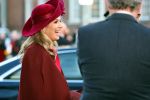 Den Haag 8 december 2021
Prinses Amalia arriveert voor de buitengewone vergadering van de Raad van State. Naast de prinses waren ook koning Willem Alexander en koningin Maxima bij de buitengewone vergadering aanwezig.
Na de vergadering ging Amalia in de tuin een boom planten.