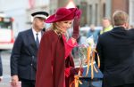 Den Haag 8 december 2021
Prinses Amalia arriveert voor de buitengewone vergadering van de Raad van State. Naast de prinses waren ook koning Willem Alexander en koningin Maxima bij de buitengewone vergadering aanwezig.
Na de vergadering ging Amalia in de tuin een boom planten.