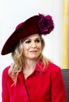 Den Haag 8 december 2021
Prinses Amalia arriveert voor de buitengewone vergadering van de Raad van State. Naast de prinses waren ook koning Willem Alexander en koningin Maxima bij de buitengewone vergadering aanwezig.
Na de vergadering ging Amalia in de tuin een boom planten.