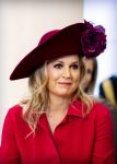 Den Haag 8 december 2021
Prinses Amalia arriveert voor de buitengewone vergadering van de Raad van State. Naast de prinses waren ook koning Willem Alexander en koningin Maxima bij de buitengewone vergadering aanwezig.
Na de vergadering ging Amalia in de tuin een boom planten.