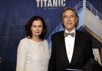 Almere 21 november 2021
Premiere van musical the Titanic in schouwburg Almere. Liz Snoijink met man