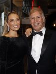 Aalsmeer 28 november 2021
Premiere One de musical . Marcel Boekhoorn kwam met zijn vriendin Rebecca Cabau v Kasbergen