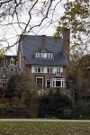 Amsterdamn 24 november 2021
Marco v Basten en zijn vrouw Liesbeth hebben hun huis aan het vondelpark verkocht voor 13.5 miljoen euro.