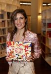 Amsterdam 17 november 2021
Presentatie sinterklaasboeken in de bibliotheek van Amsterdam . Airen Mylene presenteert het en de boeken zijn dit jaar geschreven door Waylon Carlo Boszhard en Marieke Elsinga