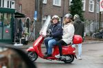 Amsterdam 11 december 2021
Martijn Krabbe met zijn vrouw op de vespa scooter in Amsterdam zuid