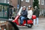 Amsterdam 11 december 2021
Martijn Krabbe met zijn vrouw op de vespa scooter in Amsterdam zuid