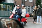 Amsterdam 11 december 2021
Martijn Krabbe met zijn vrouw op de vespa scooter in Amsterdam zuid