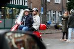 Amsterdam 11 december 2021
Martijn Krabbe met zijn vrouw op de vespa scooter in Amsterdam zuid