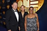 Aalsmeer 28 november 2021
Premiere One de musical . Nelli Cooman kwam  met haar man en dochter