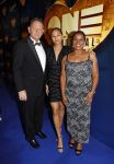Aalsmeer 28 november 2021
Premiere One de musical . Nelli Cooman kwam  met haar man en dochter