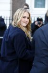 Den Haag 8 december 2021
Prinses Amalia arriveert voor de buitengewone vergadering van de Raad van State. Naast de prinses waren ook koning Willem Alexander en koningin Maxima bij de buitengewone vergadering aanwezig.
Na de vergadering ging Amalia in de tuin een boom planten.