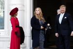 Den Haag 8 december 2021
Prinses Amalia arriveert voor de buitengewone vergadering van de Raad van State. Naast de prinses waren ook koning Willem Alexander en koningin Maxima bij de buitengewone vergadering aanwezig.
Na de vergadering ging Amalia in de tuin een boom planten.