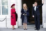 Den Haag 8 december 2021
Prinses Amalia arriveert voor de buitengewone vergadering van de Raad van State. Naast de prinses waren ook koning Willem Alexander en koningin Maxima bij de buitengewone vergadering aanwezig.
Na de vergadering ging Amalia in de tuin een boom planten.