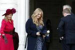 Den Haag 8 december 2021
Prinses Amalia arriveert voor de buitengewone vergadering van de Raad van State. Naast de prinses waren ook koning Willem Alexander en koningin Maxima bij de buitengewone vergadering aanwezig.
Na de vergadering ging Amalia in de tuin een boom planten.