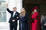 Den Haag 8 december 2021
Prinses Amalia arriveert voor de buitengewone vergadering van de Raad van State. Naast de prinses waren ook koning Willem Alexander en koningin Maxima bij de buitengewone vergadering aanwezig.
Na de vergadering ging Amalia in de tuin een boom planten.