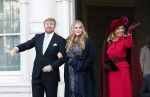 Den Haag 8 december 2021
Prinses Amalia arriveert voor de buitengewone vergadering van de Raad van State. Naast de prinses waren ook koning Willem Alexander en koningin Maxima bij de buitengewone vergadering aanwezig.
Na de vergadering ging Amalia in de tuin een boom planten.